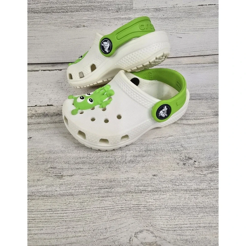 Crocs Classic Clogs Toddler Size‎ 5 White Lime Green Alien Jibbitz Charms 204536